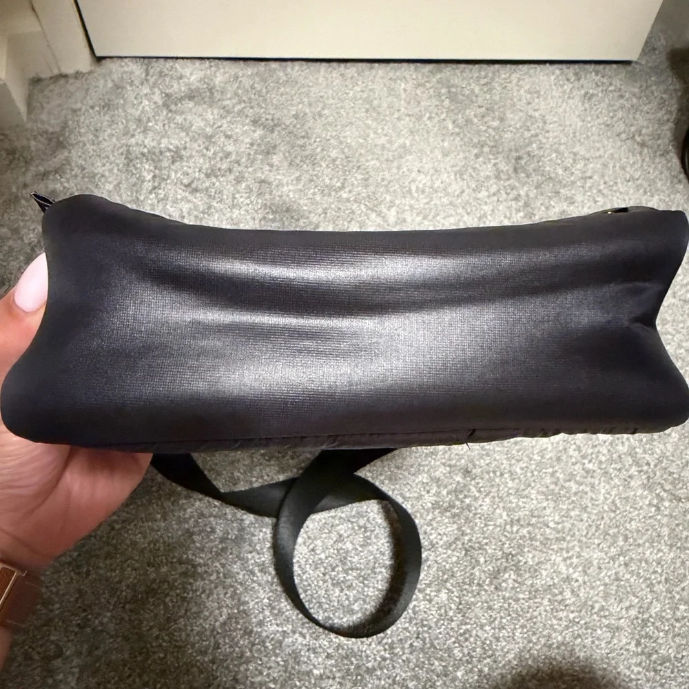 lululemon athletica  puff crossbody bag- Black - Picture 4 of 8